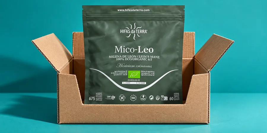 Bolsa de Mico-Leo de Hifas da Terra en una caja de envío abierta